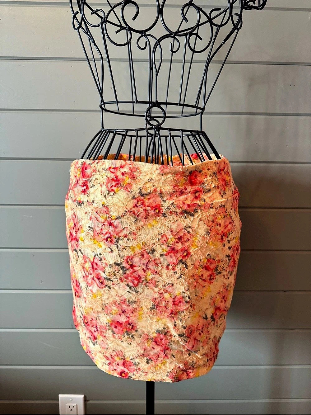 Charlotte Russe stretchy Floral Lace Mini Skirt in Pink & yellow Size XL